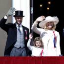 The Royal Family greets the Children's Parade from the Palace balcony (Photo: Knut Falch, Scanpix)